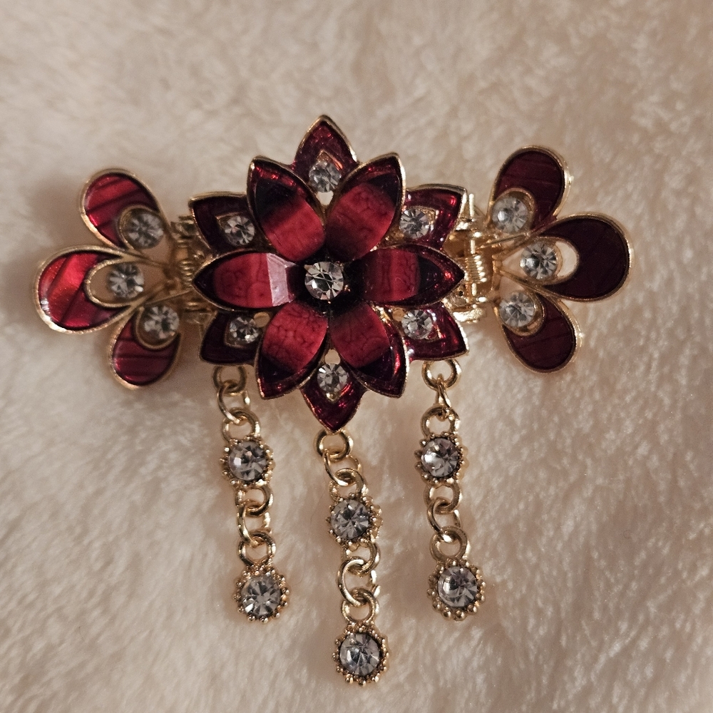 Elegant red hair clip